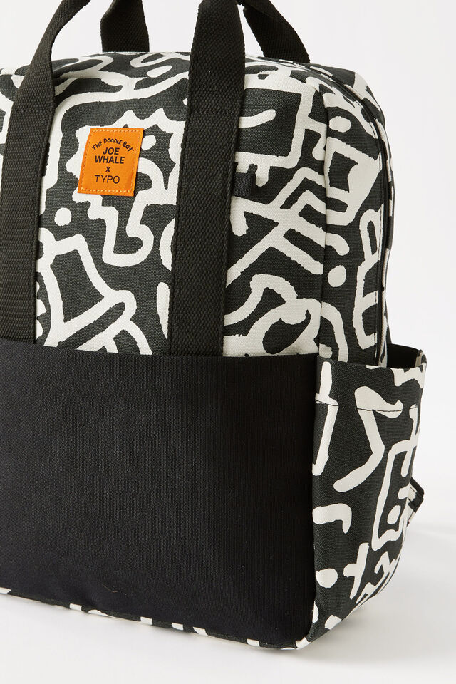 License Campus Backpack, LCN DOO DOODLE BOY / BLACK & WHITE
