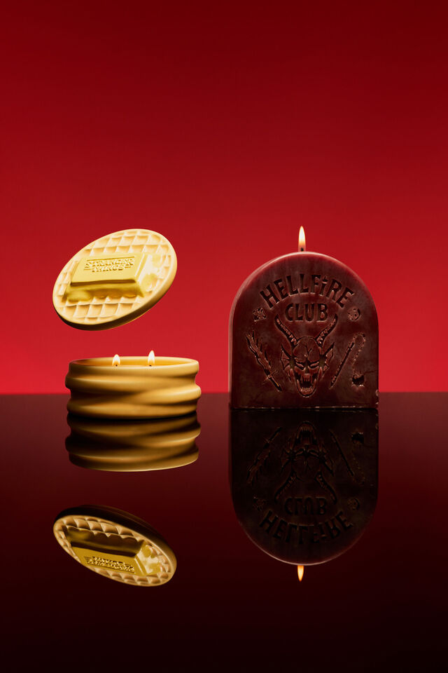 Collab Shaped Candle, LCN NET STRANGER THINGS HELLFIRE CLUB