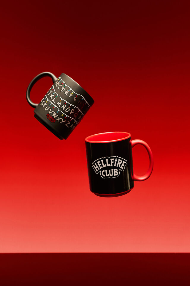 Collab Heat Sensitive Mug, LCN NET STRANGER THINGS HELLFIRE CLUB