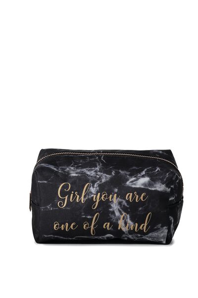 travel wallet typo