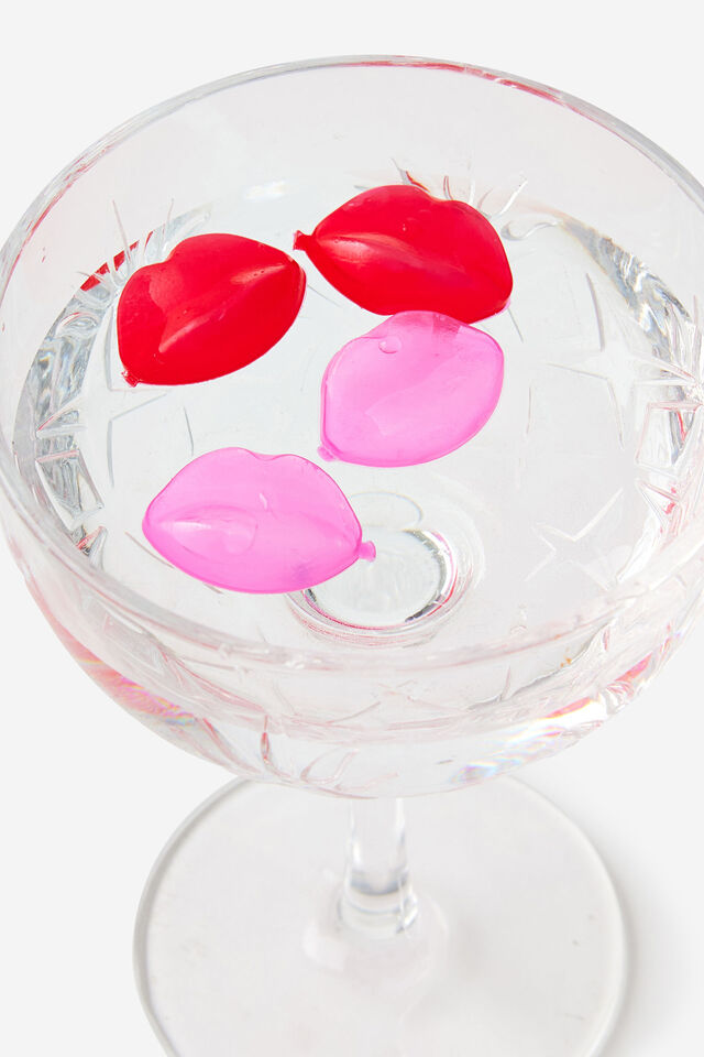 Shaped Ice Cubes, LIPS