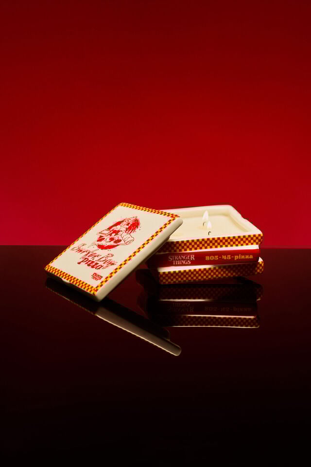 Collab Ceramic Shaped Candle, LCN NET STRANGER THINGS SURFER BOY PIZZA